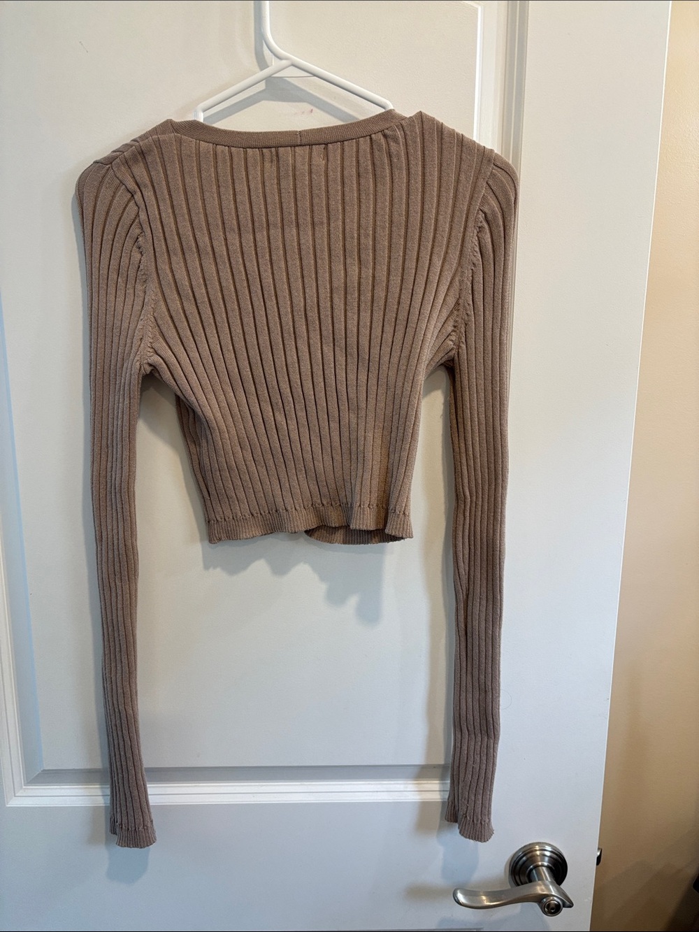 H&M Taupe Ribbed V-Neck Cropped Cardigan - Picture 2 of 2